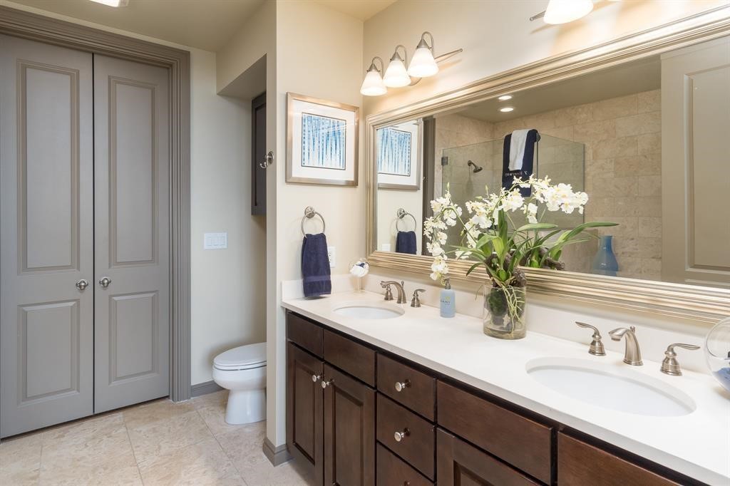 7 Riverway, Unit 2011 Houston, TX 77056 - Photo 4 of 25 a bathroom with a double vanity sink and a mirror