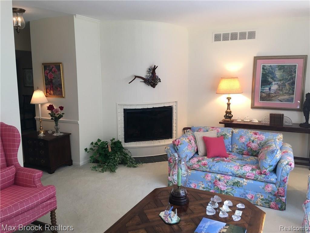 1750 Tiverton Road Bloomfield Hills, MI 48304 - Photo 23 of 32