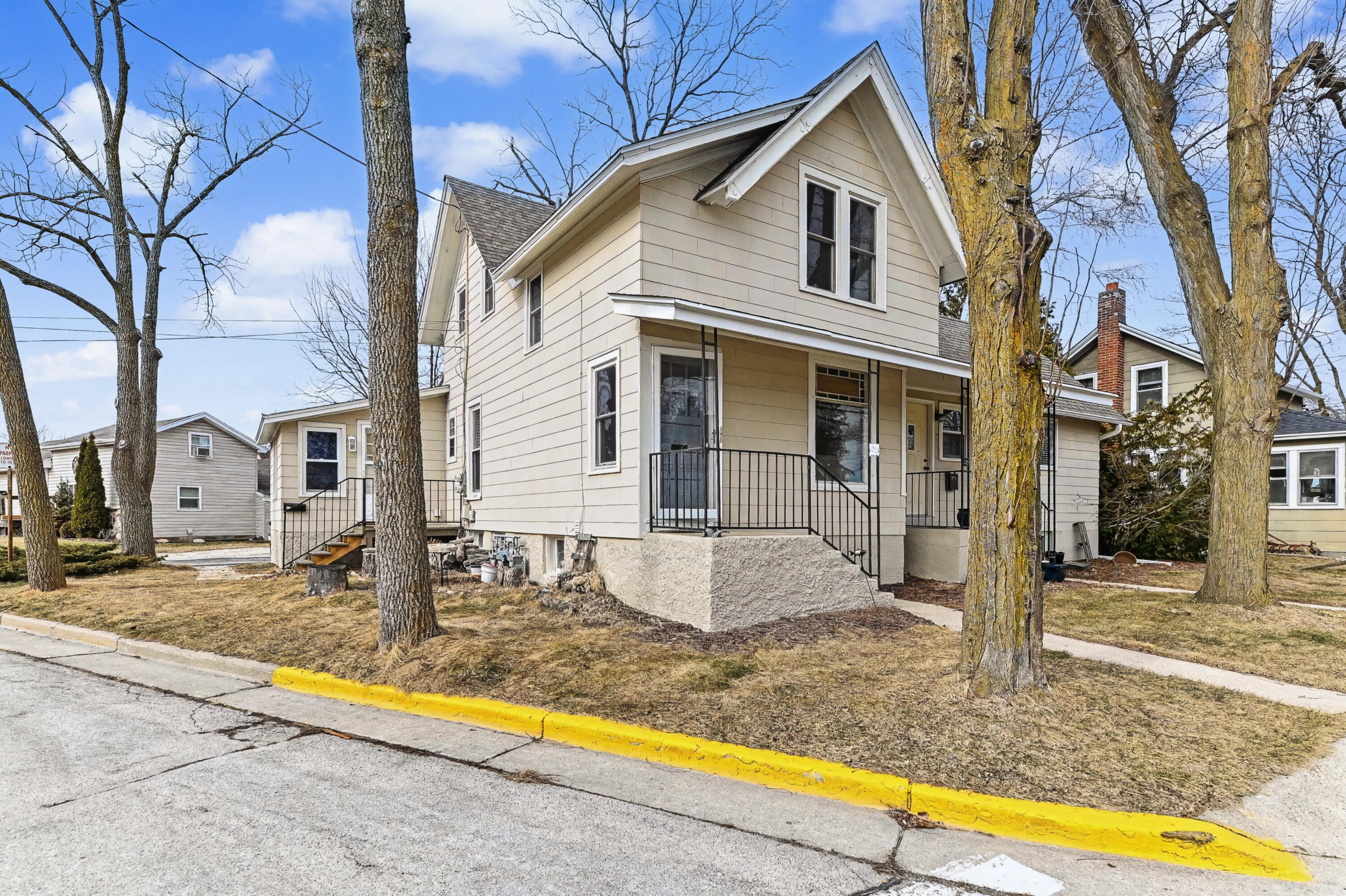 127 Clark Street Pewaukee, WI 53072 - Photo 2 of 38 Side of House