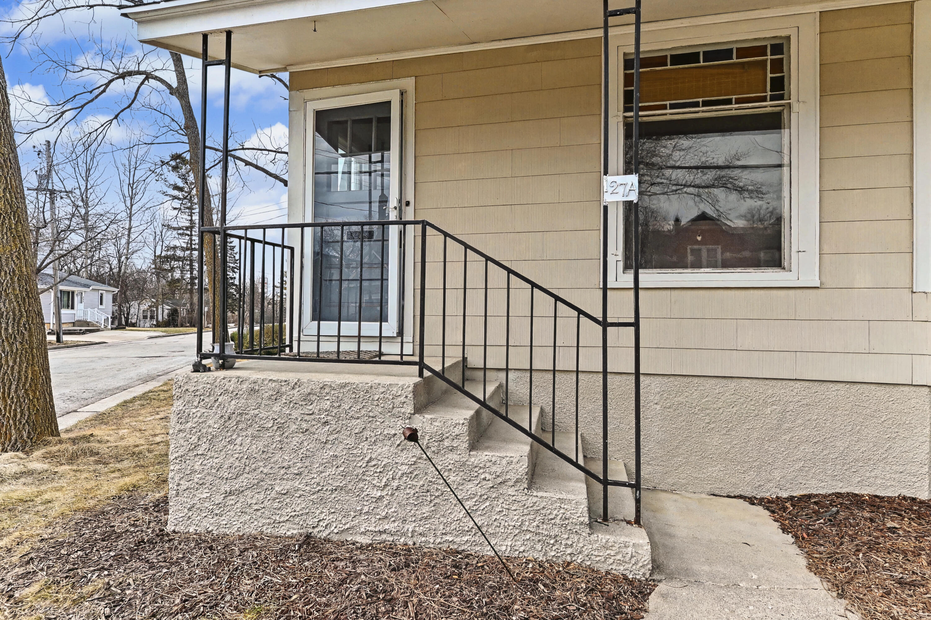 127 Clark Street Pewaukee, WI 53072 - Photo 21 of 38 Unit 2 Entry