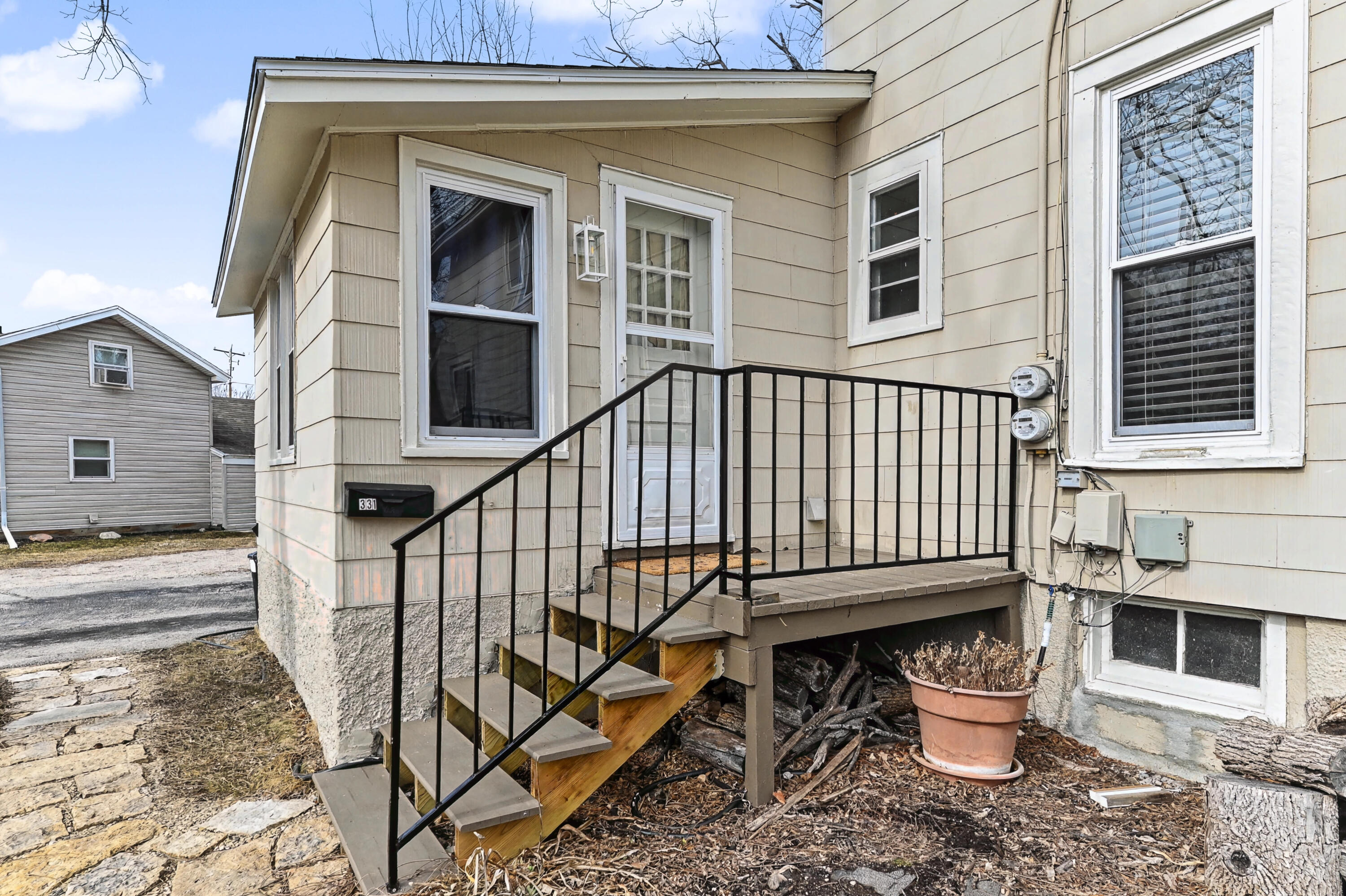 127 Clark Street Pewaukee, WI 53072 - Photo 29 of 38 Unit 3-Entry