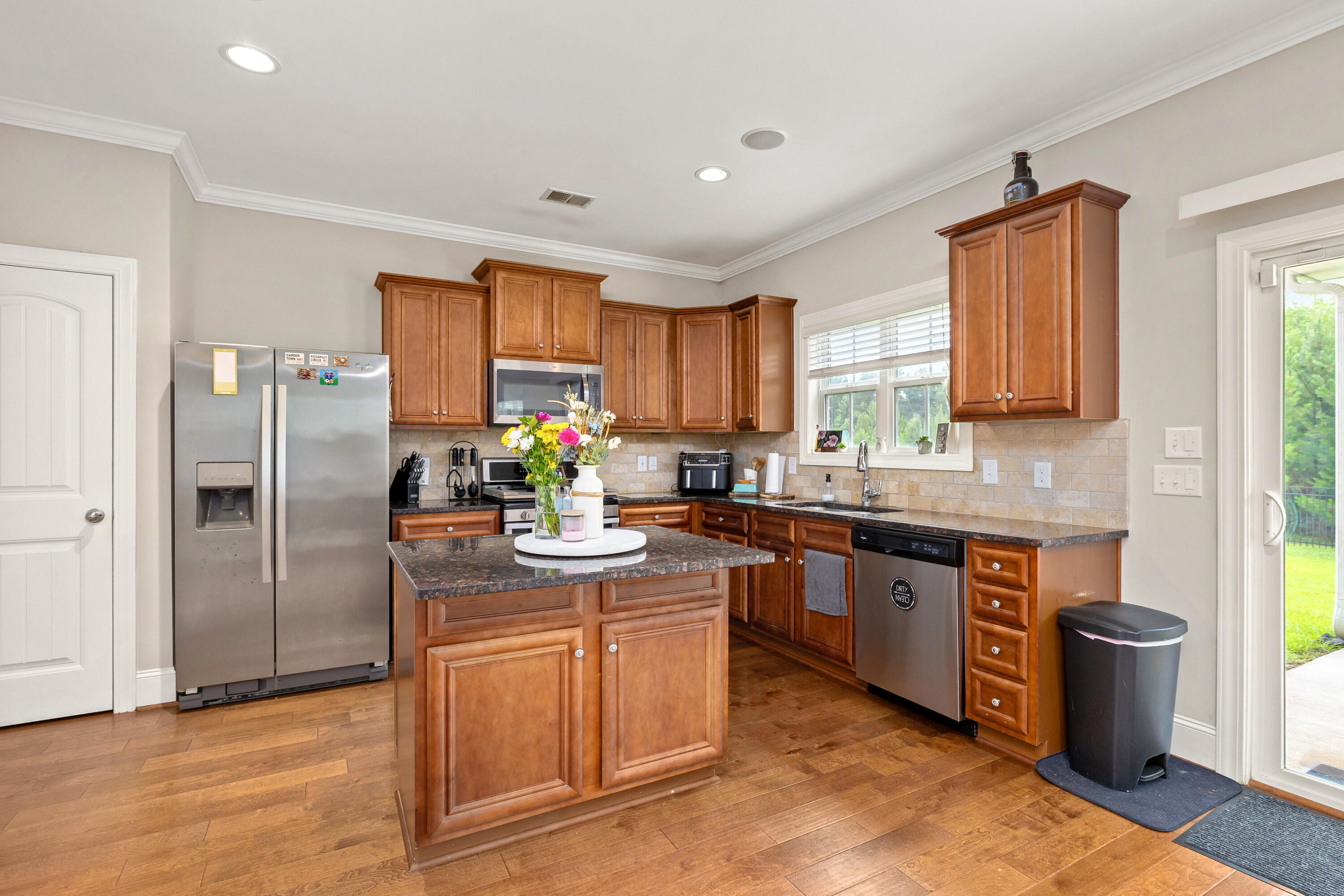 565 Curlew Circle Sumter, SC 29150 - Photo 22 of 46 beautiful kitchen w/center island- stainless appliances