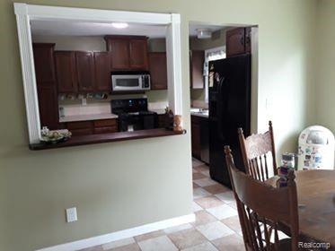 2085 South Latson Road Howell, MI 48843 - Photo 8 of 22 Dale11.jpg