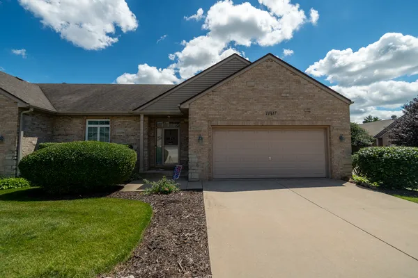 $305,000 | 11417 Russell Drive, Unit 1, Huntley, IL 60142