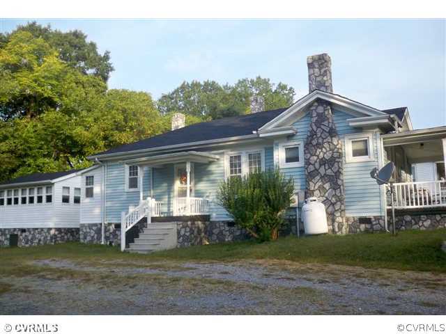 913 Osborn Road Farmville, VA 23901 - Photo 1 of 9 a front view of a house with a garden