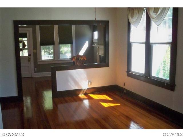 913 Osborn Road Farmville, VA 23901 - Photo 4 of 9 a view of an entryway with a window