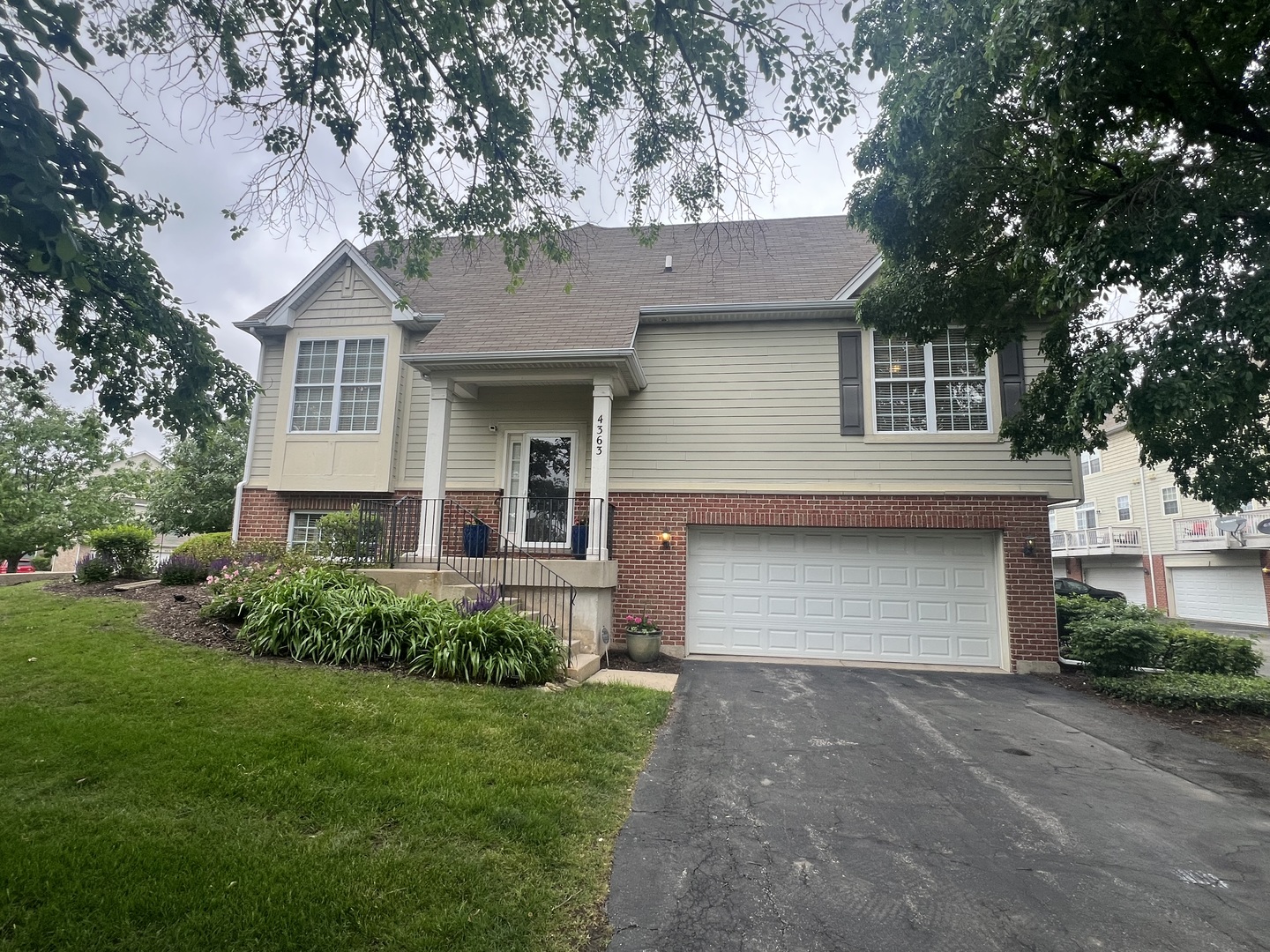 4363 Timber Ridge Court Joliet, IL 60431 - Photo 2 of 18