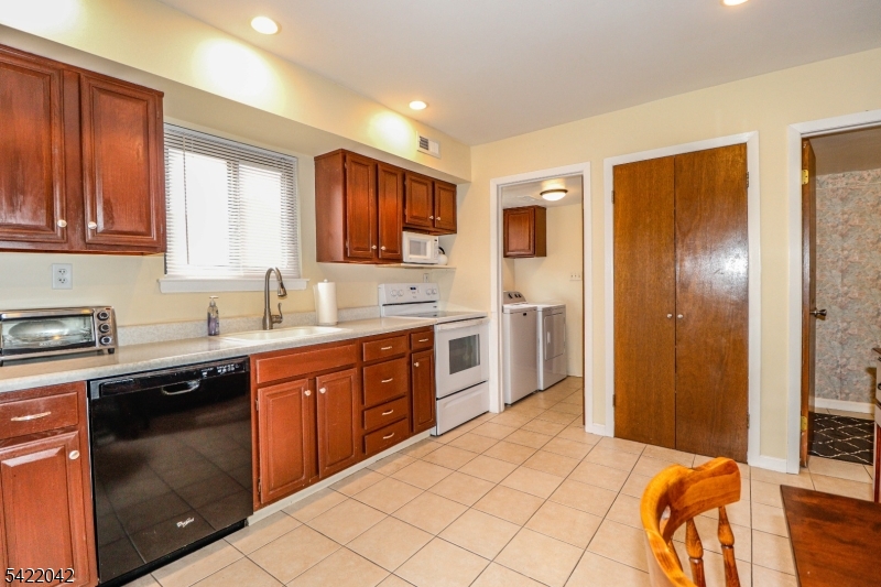 498 Auten Road Hillsborough, NJ 08844 - Photo 14 of 28