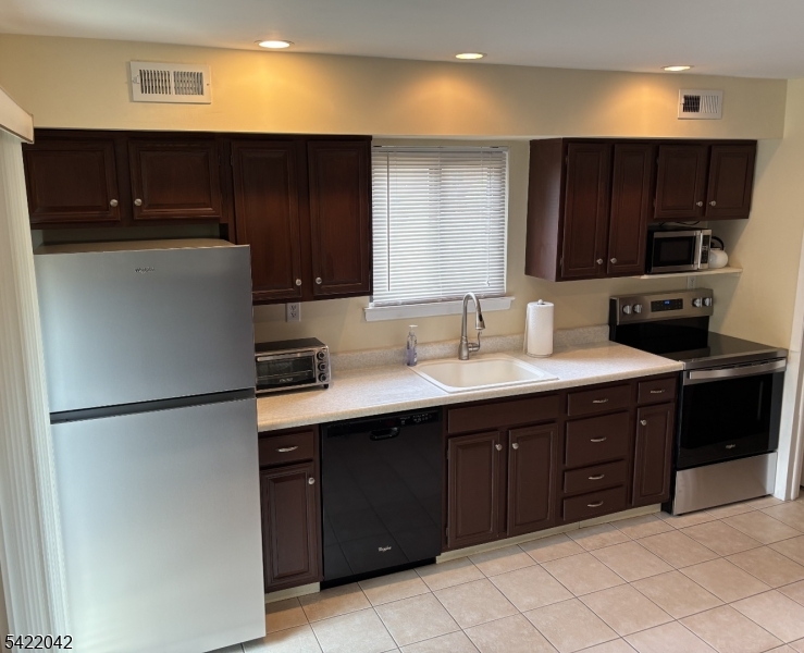 498 Auten Road Hillsborough, NJ 08844 - Photo 14 of 29