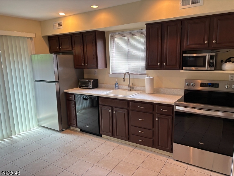498 Auten Road Hillsborough, NJ 08844 - Photo 15 of 29