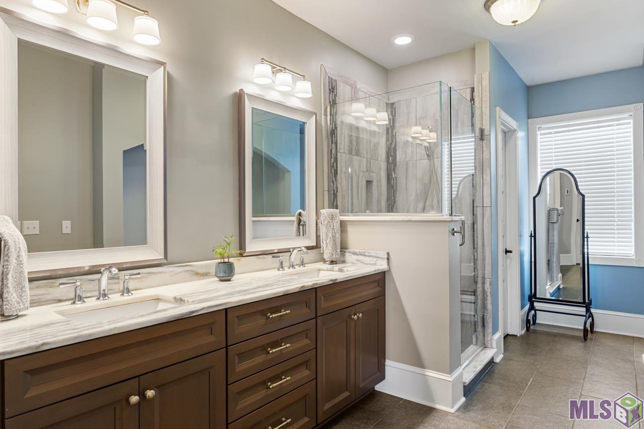 16749 Centurion Avenue Baton Rouge, LA 70816 - Photo 12 of 34 Primary Suite Bath