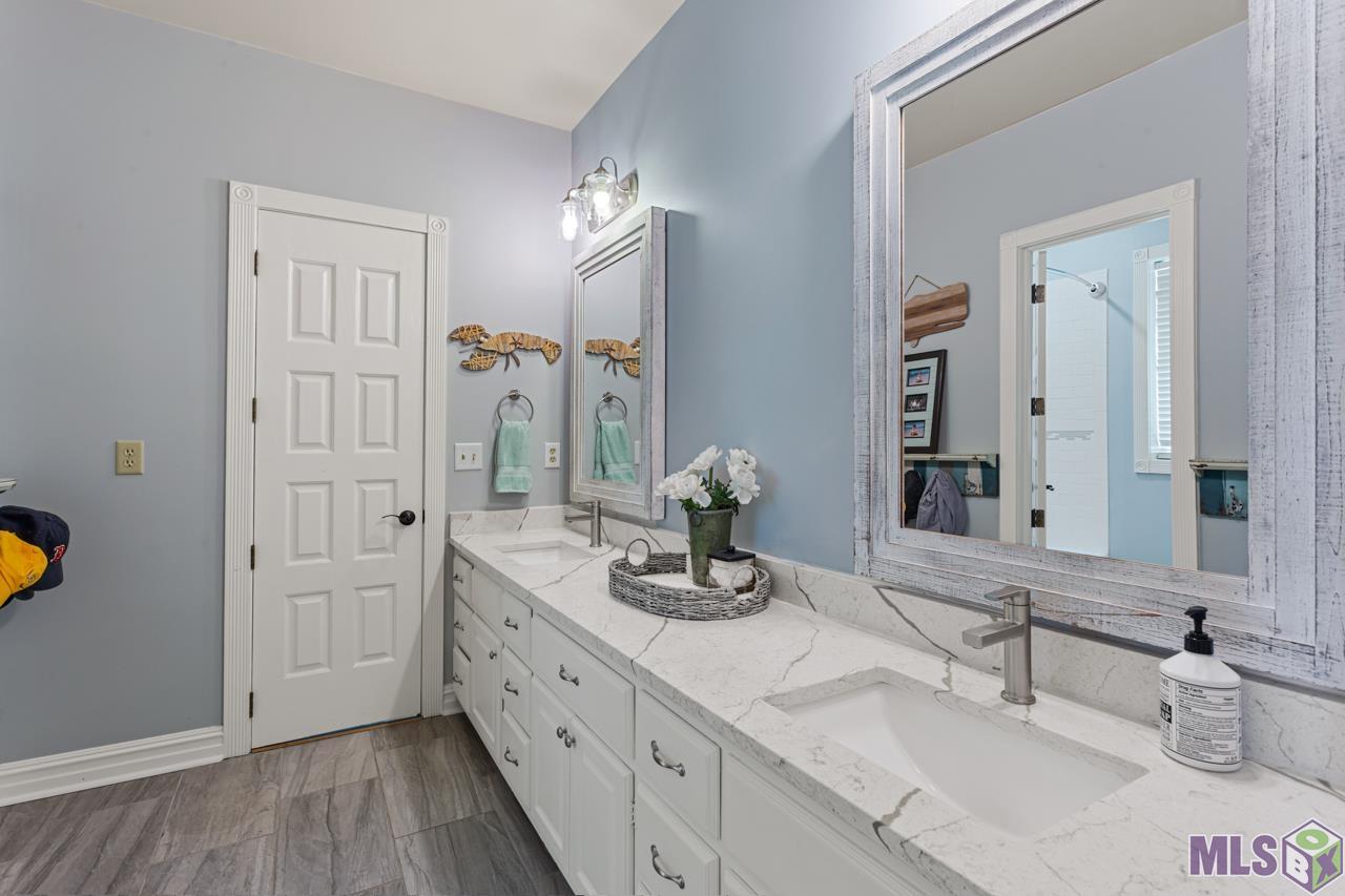 16749 Centurion Avenue Baton Rouge, LA 70816 - Photo 25 of 34 Jack and Jill Bath