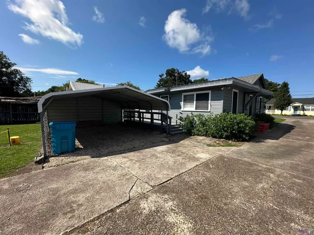 $1,250 | 508 West End Street, New Roads, LA 70760