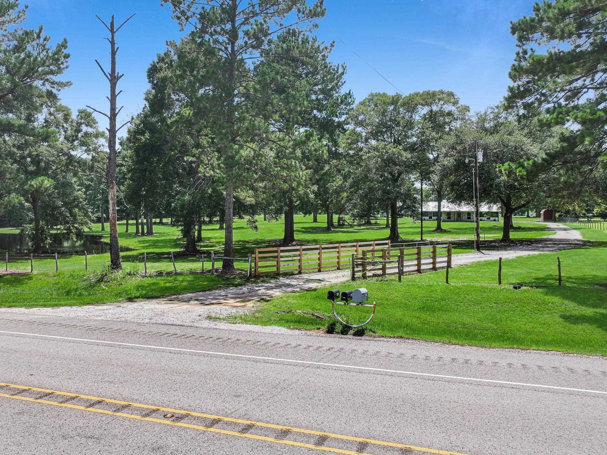 19200 Fm 92 Road Spurger, TX 77660 - Photo 4 of 49