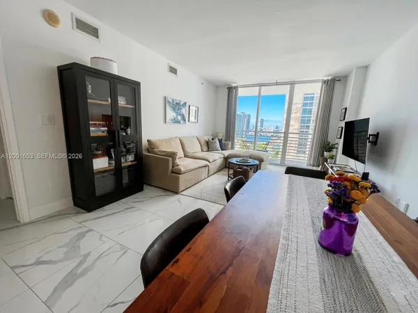 $609,000 | 335 South Biscayne Boulevard, Unit 3300, Miami, FL 33131