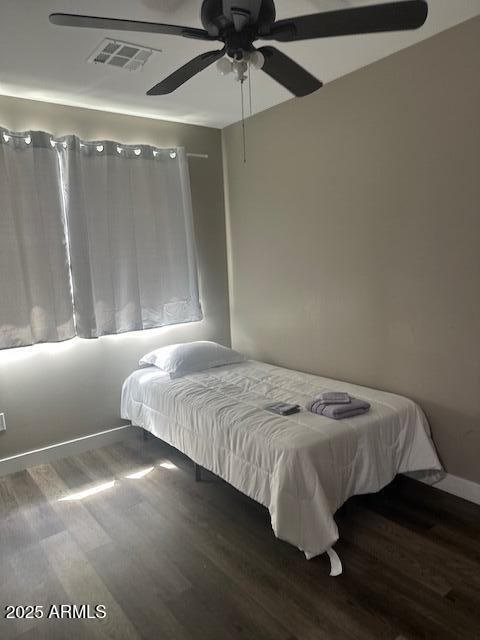 1908 South 14th Street Phoenix, AZ 85034 - Photo 14 of 18 a bedroom with a bed and a table