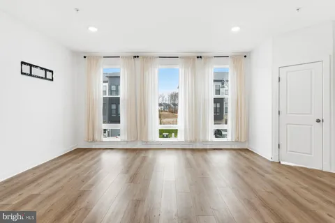 $599,000 | 614 Glenn Lk Drive, Bowie, MD 20716