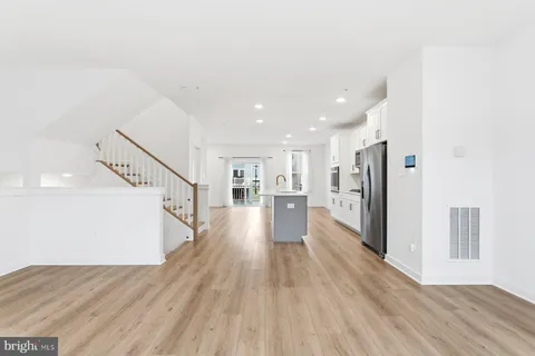 $599,000 | 614 Glenn Lk Drive, Bowie, MD 20716