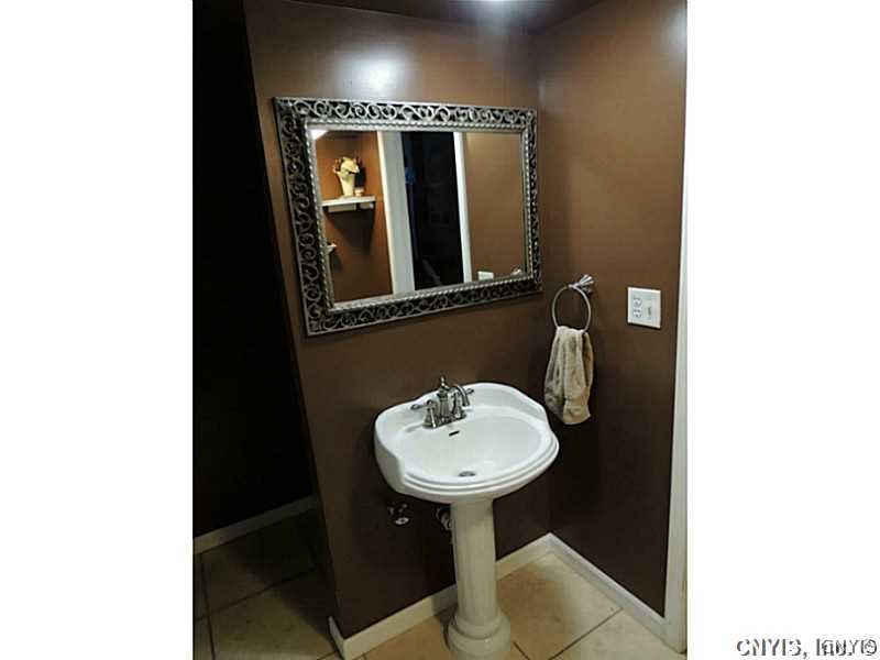 7409 Oak Post Road Liverpool, NY 13088 - Photo 14 of 25 Gallery Image 14