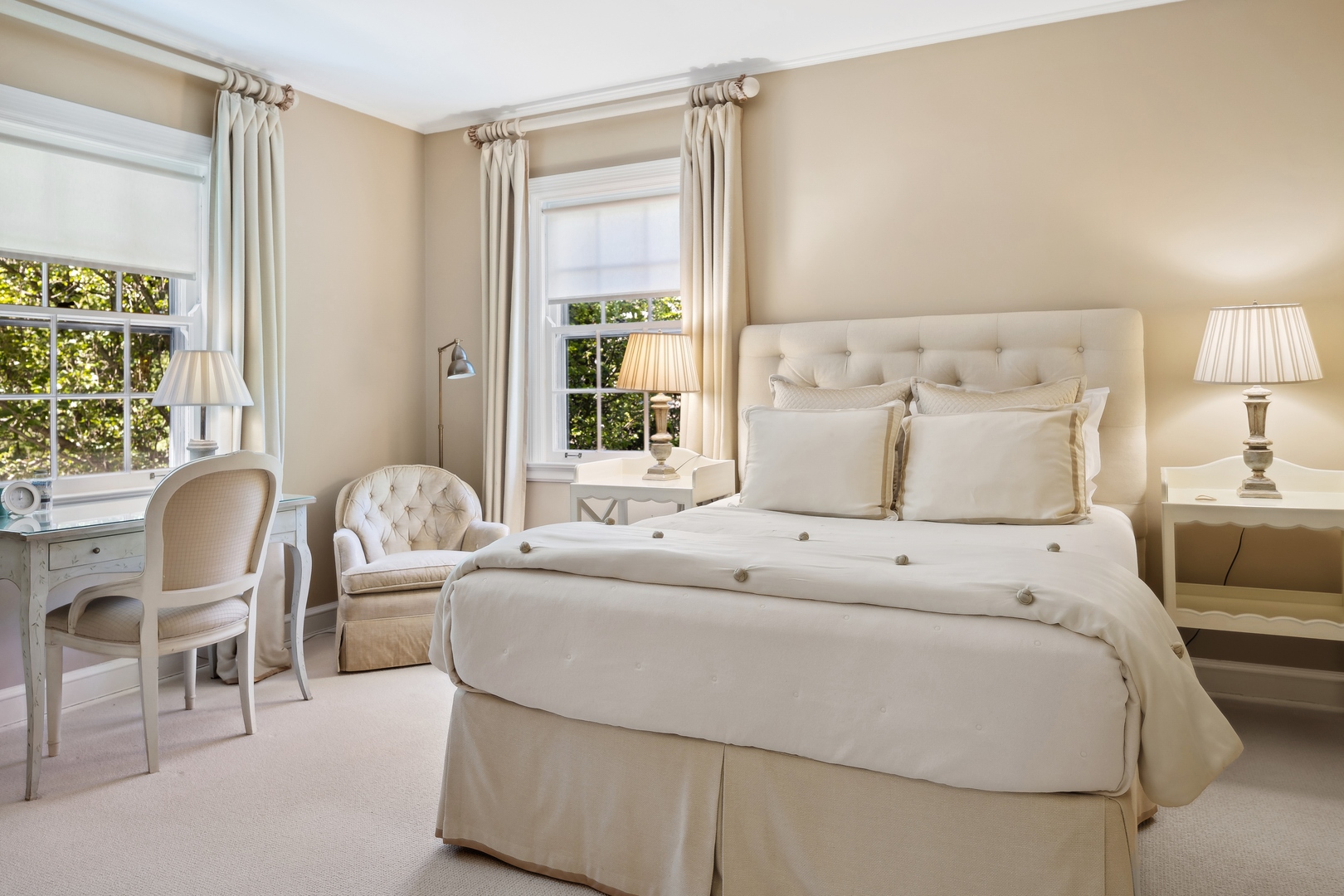 1035 Pawnee Road Wilmette, IL 60091 - Photo 17 of 26 a bedroom with bed and a large window