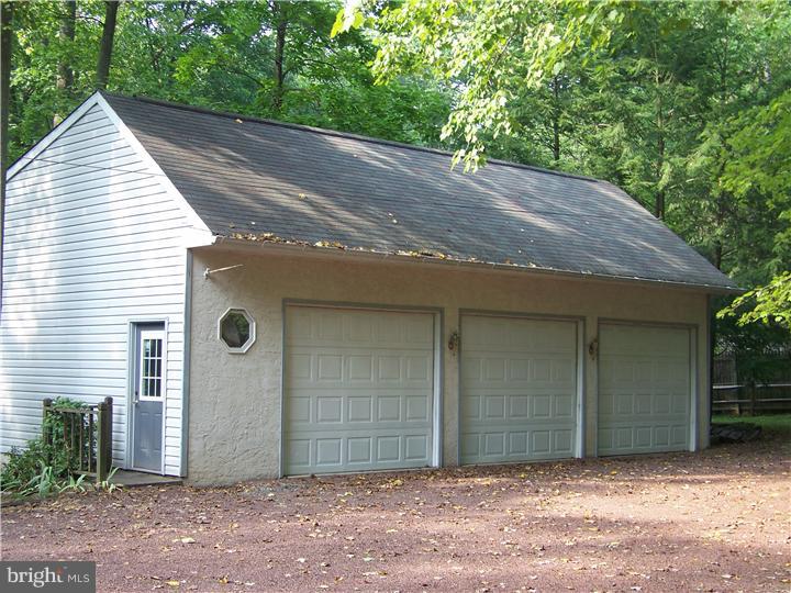 183 Almshouse Road Doylestown, PA 18901 - Photo 6 of 25 Garage