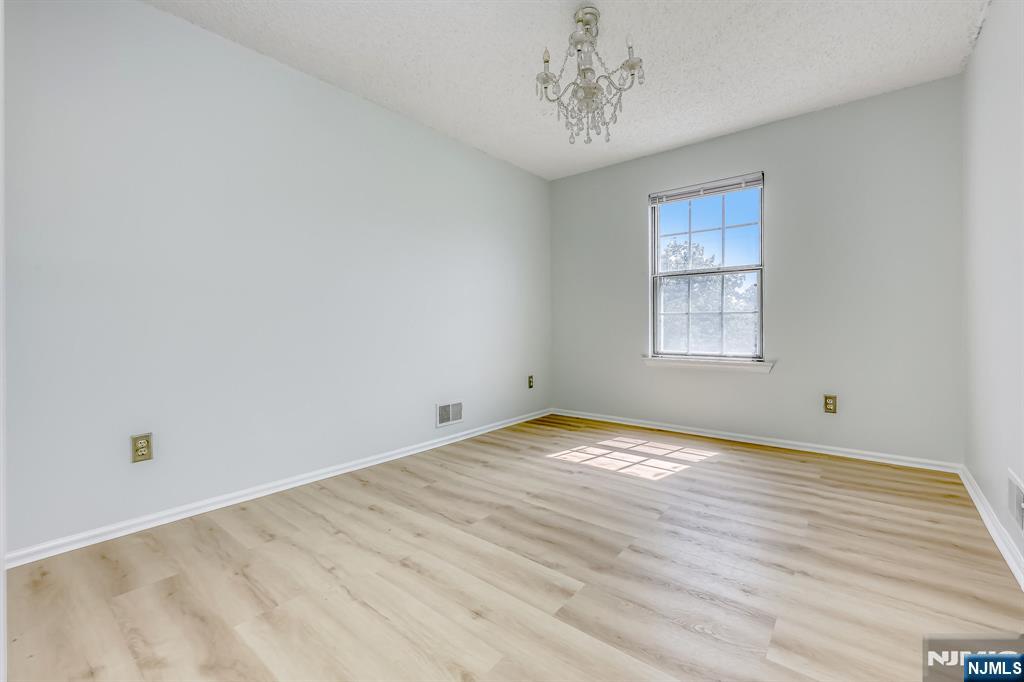 959 Juniper Way Mahwah, NJ 07430 - Photo 16 of 19