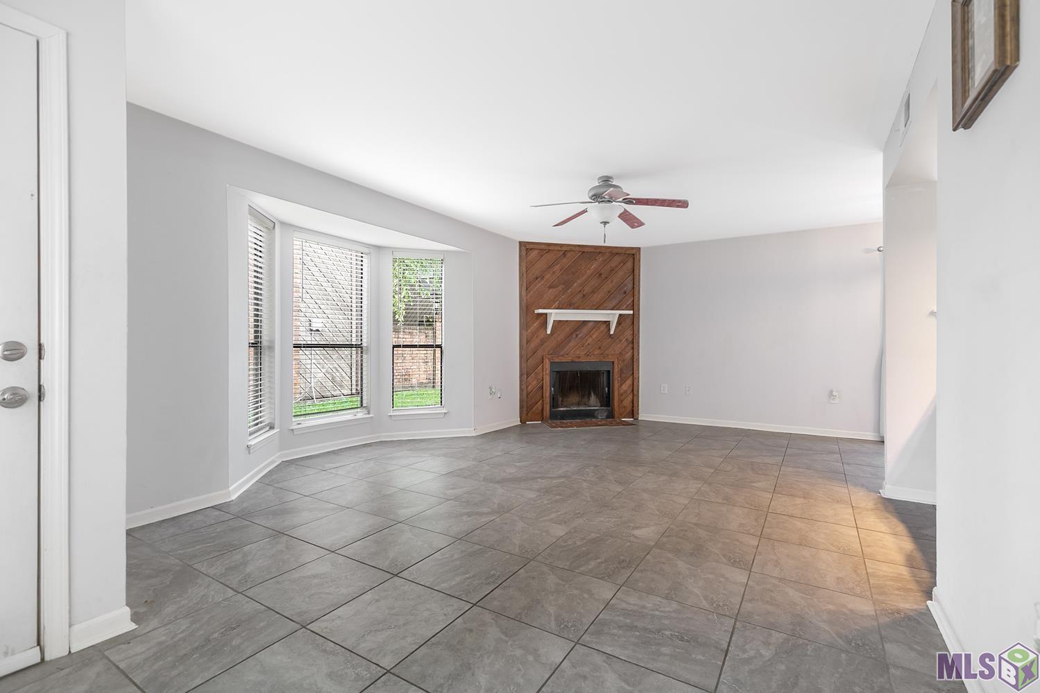 1825 South Brightside View Drive, Unit E Baton Rouge, LA 70820 - Photo 3 of 11