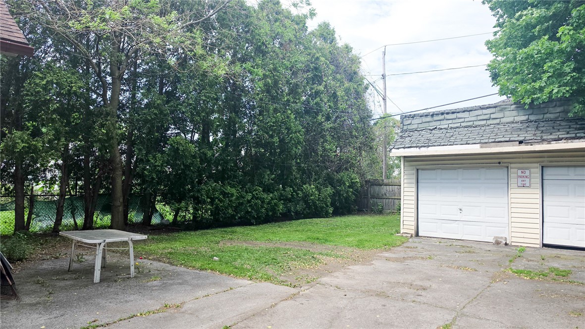 148 Parkway Rochester, NY 14608 - Photo 5 of 18 Back yard