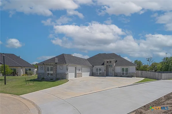 $690,000 | 116 Vista De Luna Lane, Belton, TX 76513