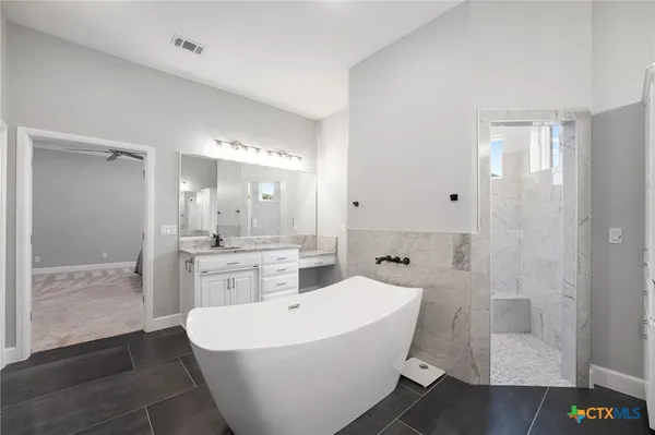 $684,000 | 116 Vista De Luna Lane, Belton, TX 76513