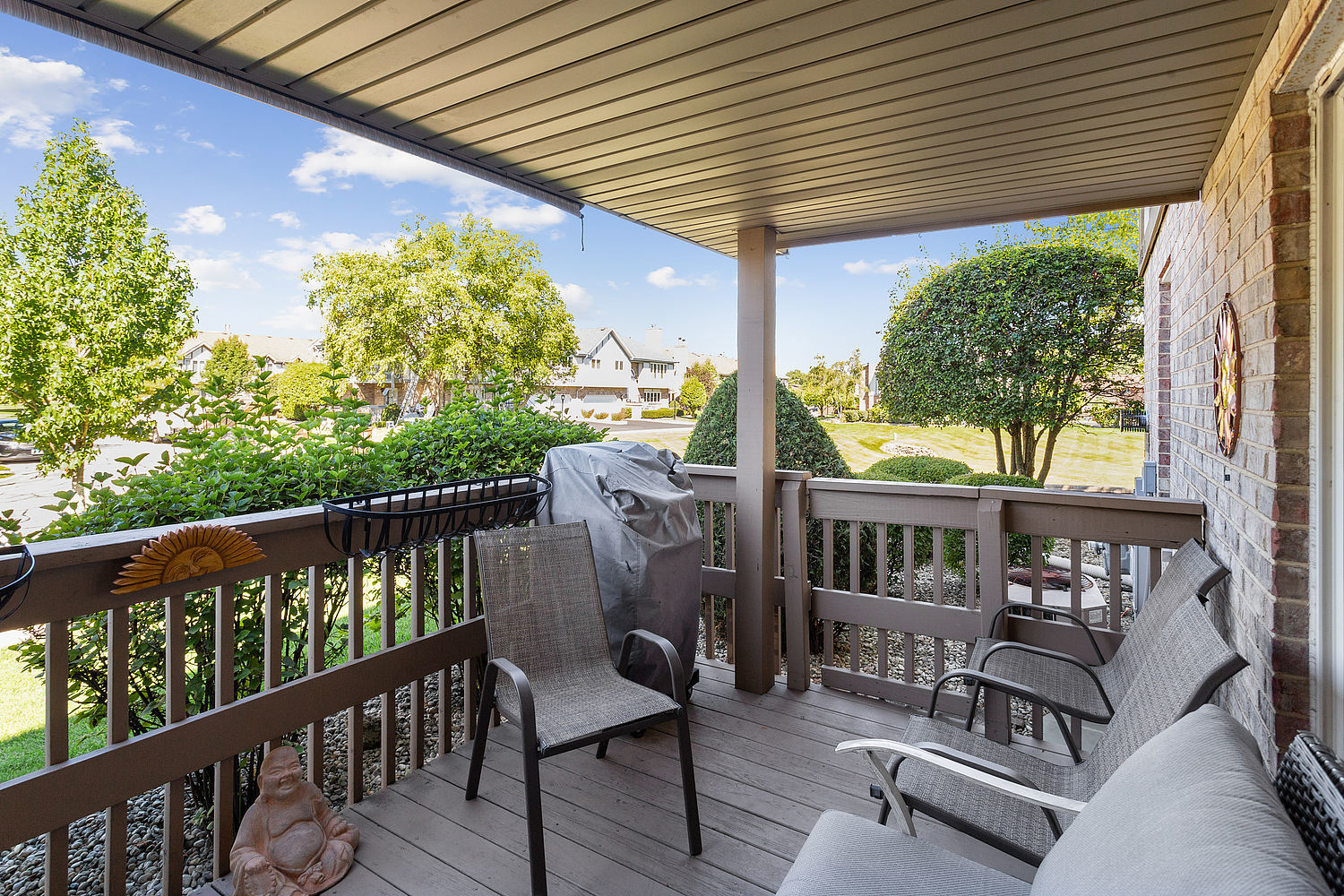 18133 Eagle Drive Tinley Park, IL 60477 - Photo 14 of 20 a view of a two chairs in the balcony