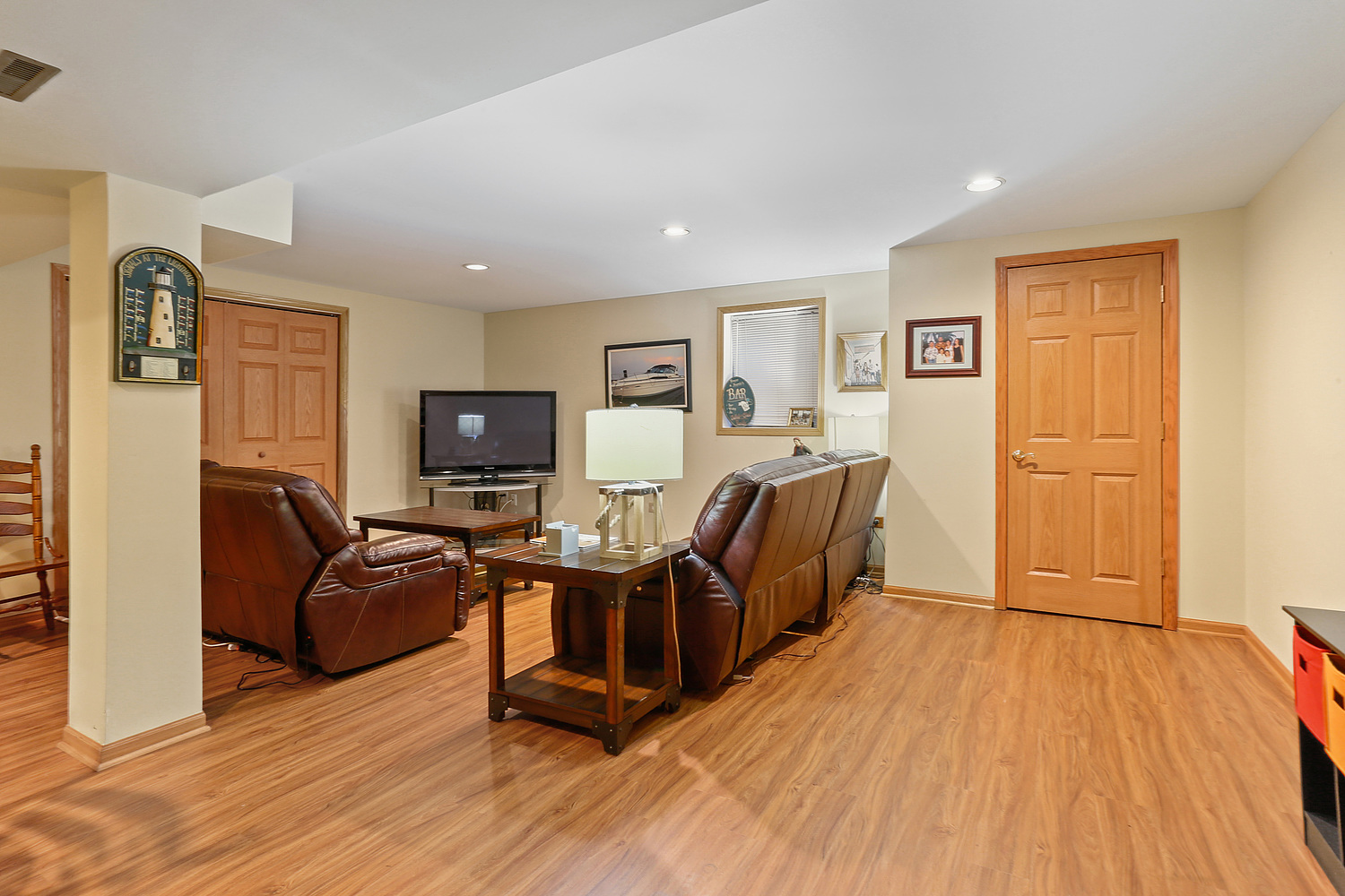 18133 Eagle Drive Tinley Park, IL 60477 - Photo 16 of 20 a living room with furniture and a flat screen tv
