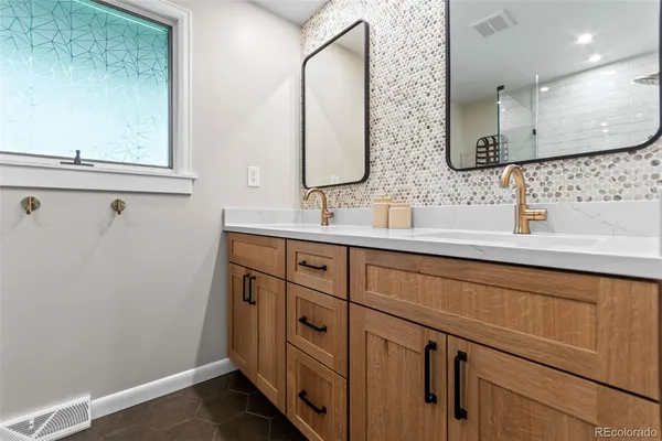 $1,175,000 | 5465 West Ontario Avenue, Littleton, CO 80128