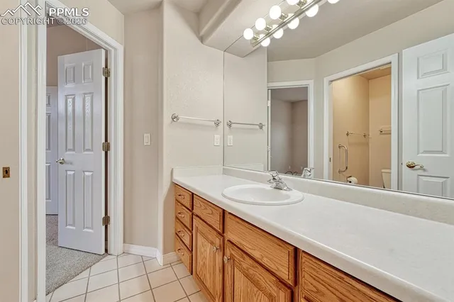 an empty room with closet