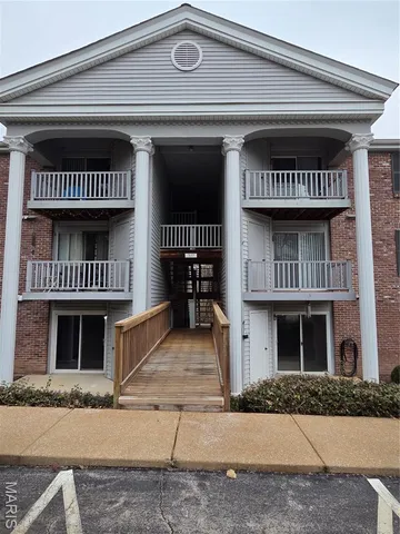 $99,900 | 7617 Triwoods Drive, Unit D, St. Louis, MO 63119