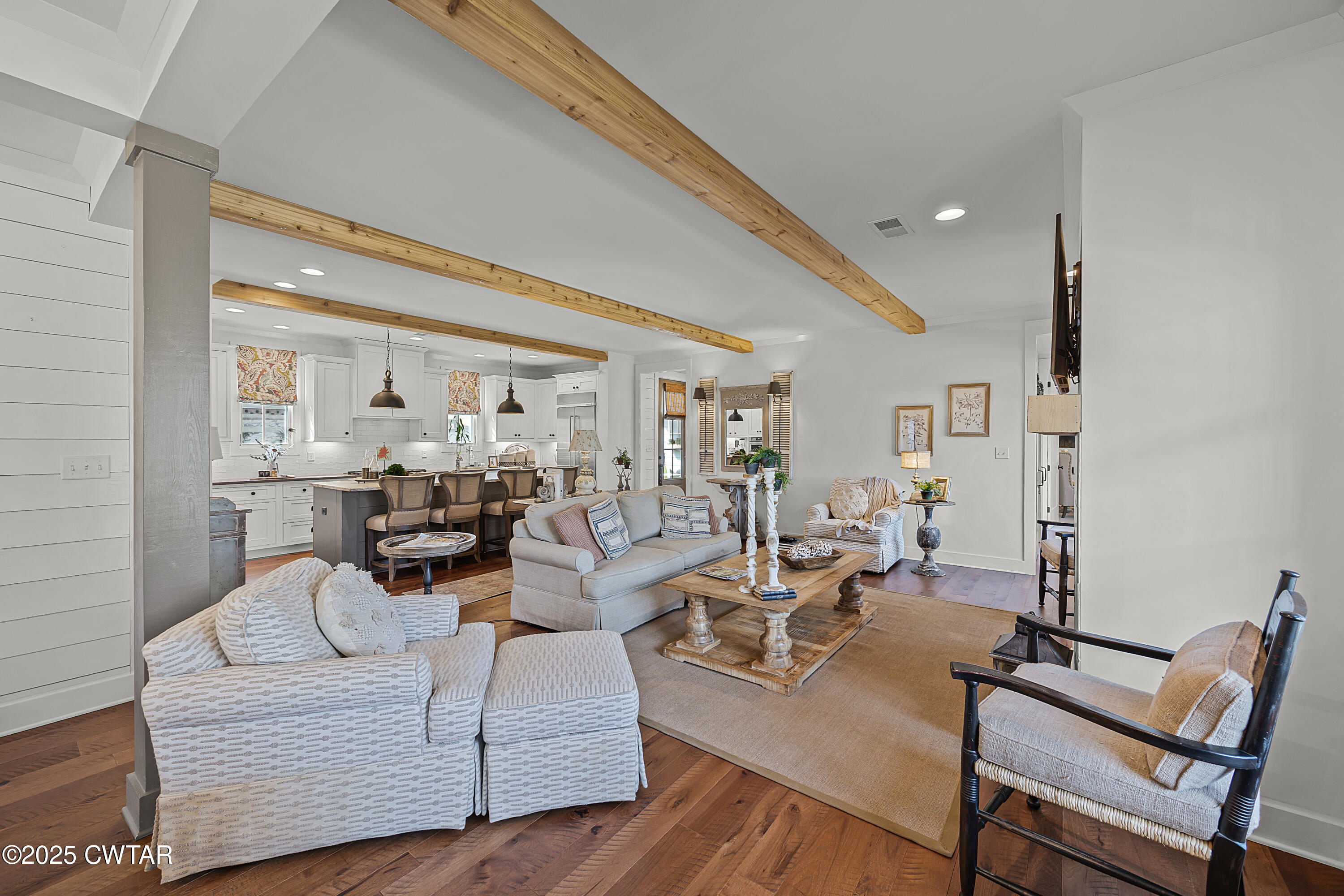 101 Morgan Street Jackson, TN 38301 - Photo 10 of 24 a living room with furniture and a large window