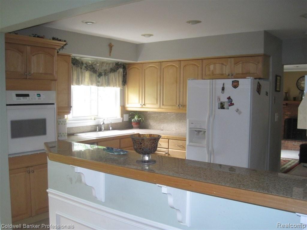 10218 Buno Road Brighton, MI 48114 - Photo 8 of 19 Kitchen