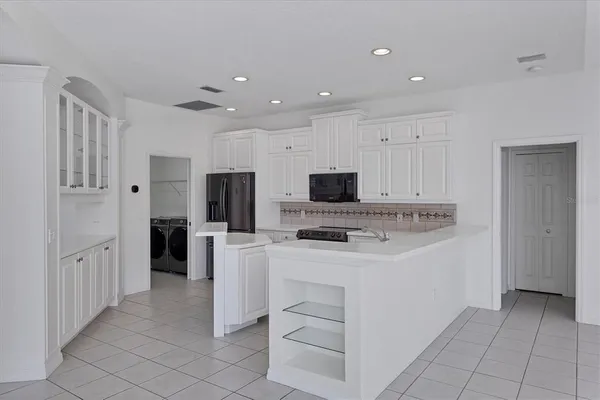 $4,950 | 8501 Park Shore Lane, Sarasota, FL 34238