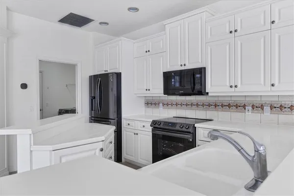 $4,950 | 8501 Park Shore Lane, Sarasota, FL 34238