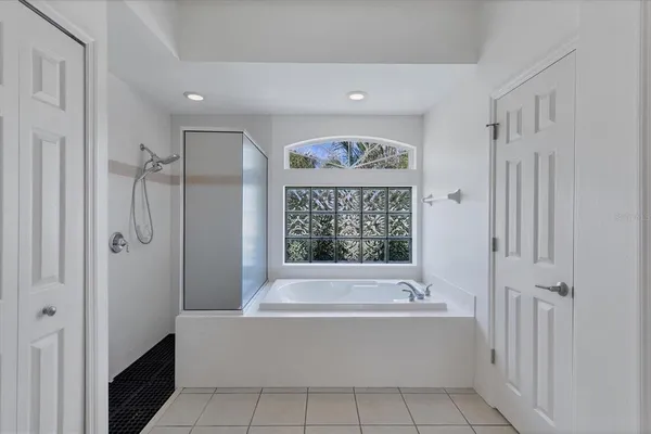 $4,950 | 8501 Park Shore Lane, Sarasota, FL 34238