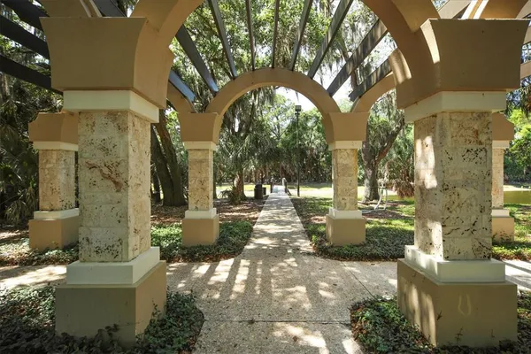 $4,950 | 8501 Park Shore Lane, Sarasota, FL 34238