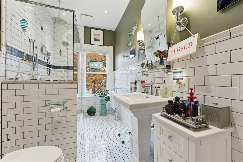 1176 Worthington Street Springfield, MA 01109 - Photo 33 of 42