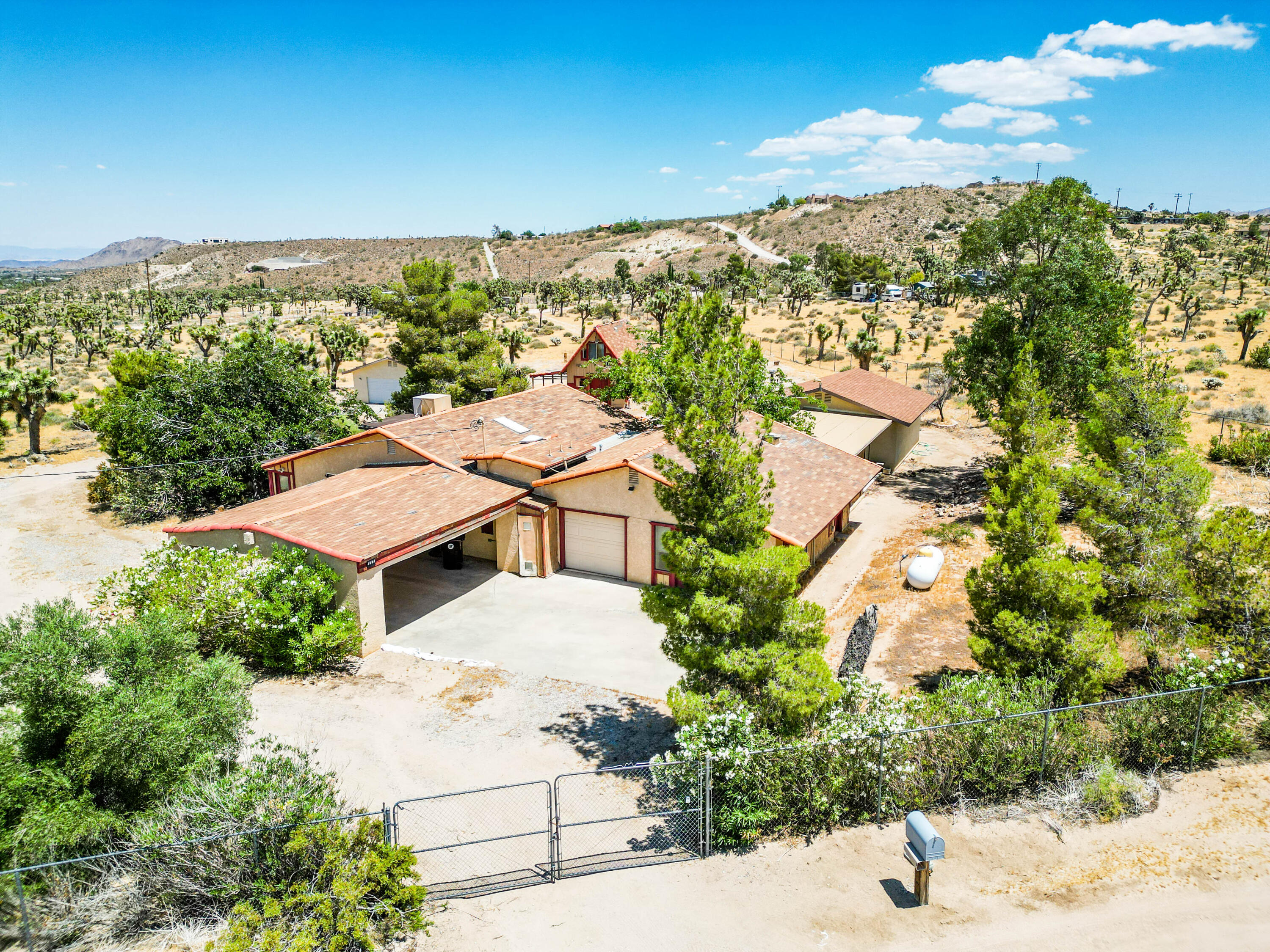 5260 Roberts Road Yucca Valley, CA 92284 - Photo 7 of 61 DJI_0103