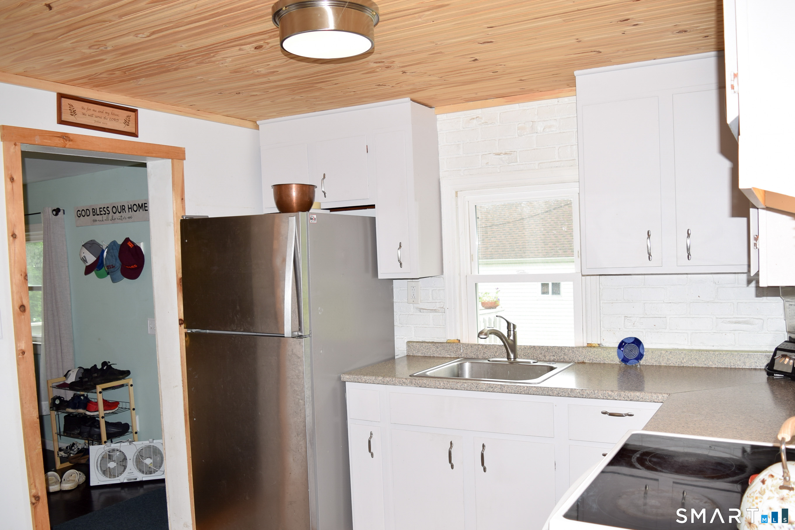 76 Sinclair Street Windsor, CT 06095 - Photo 12 of 32