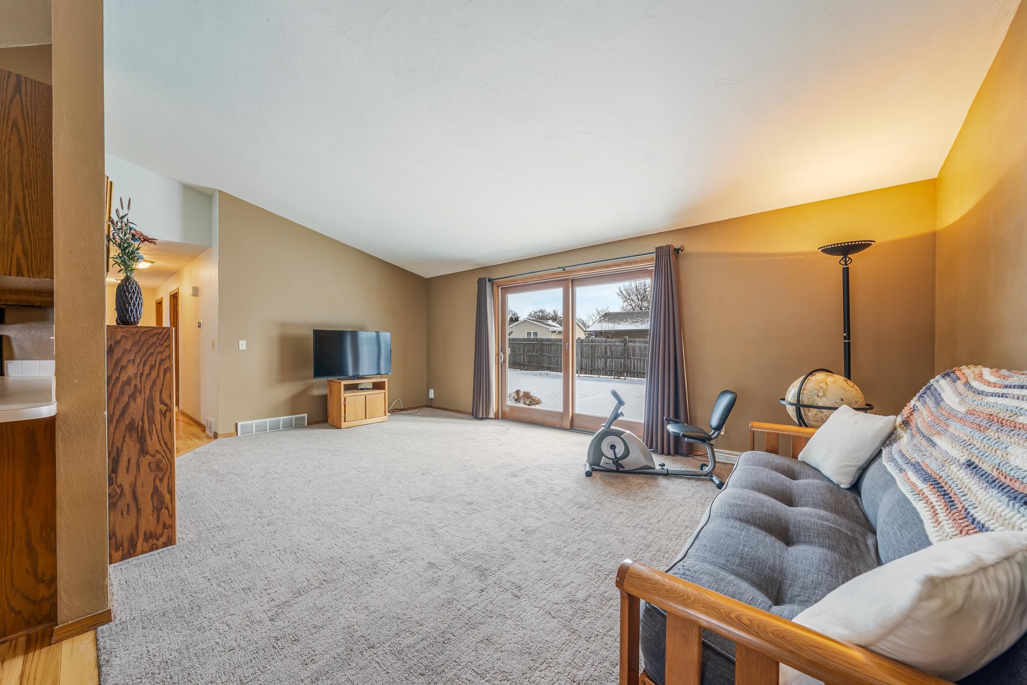 1253 Meadowview Drive Menasha, WI 54952 - Photo 11 of 35