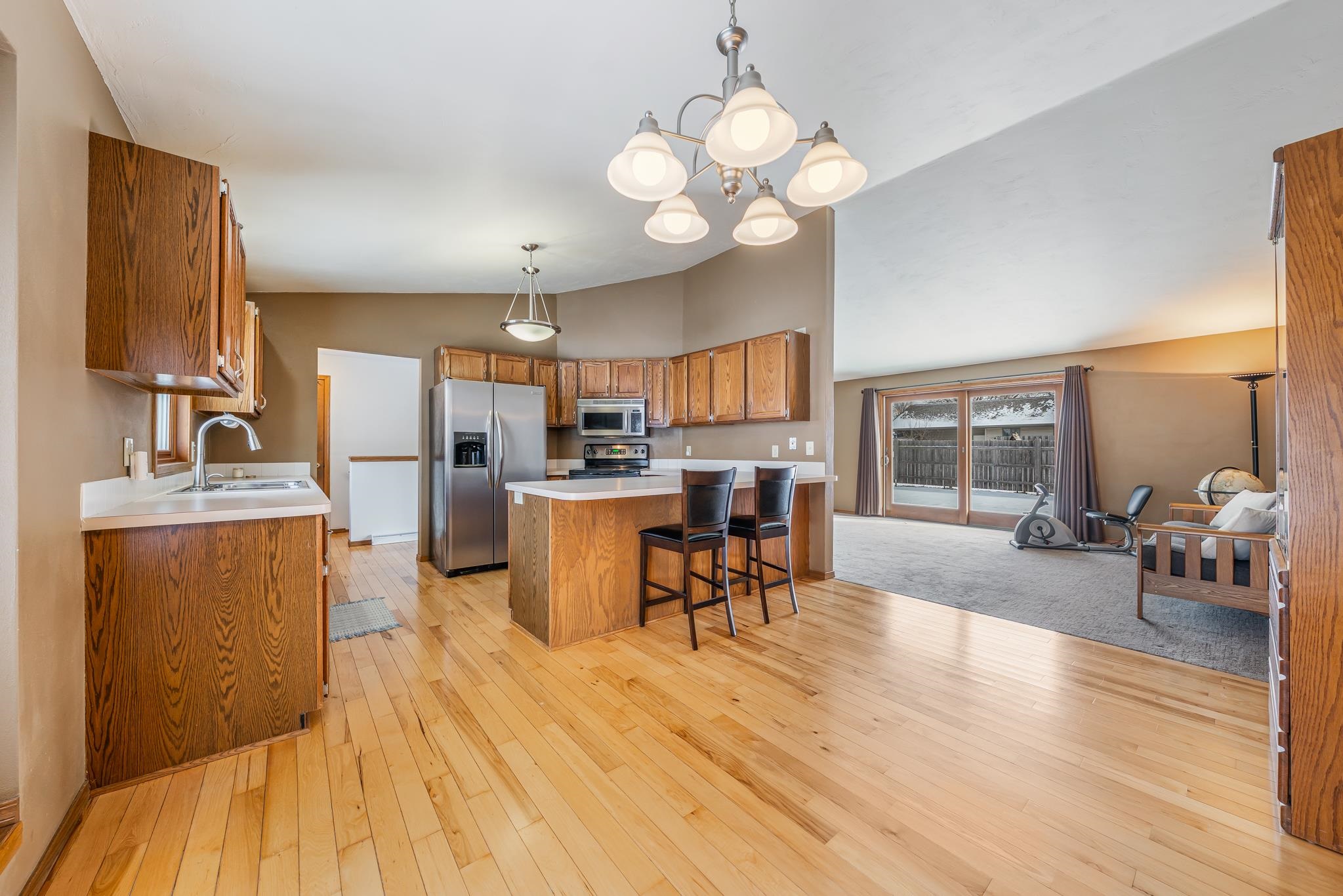 1253 Meadowview Drive Menasha, WI 54952 - Photo 5 of 35