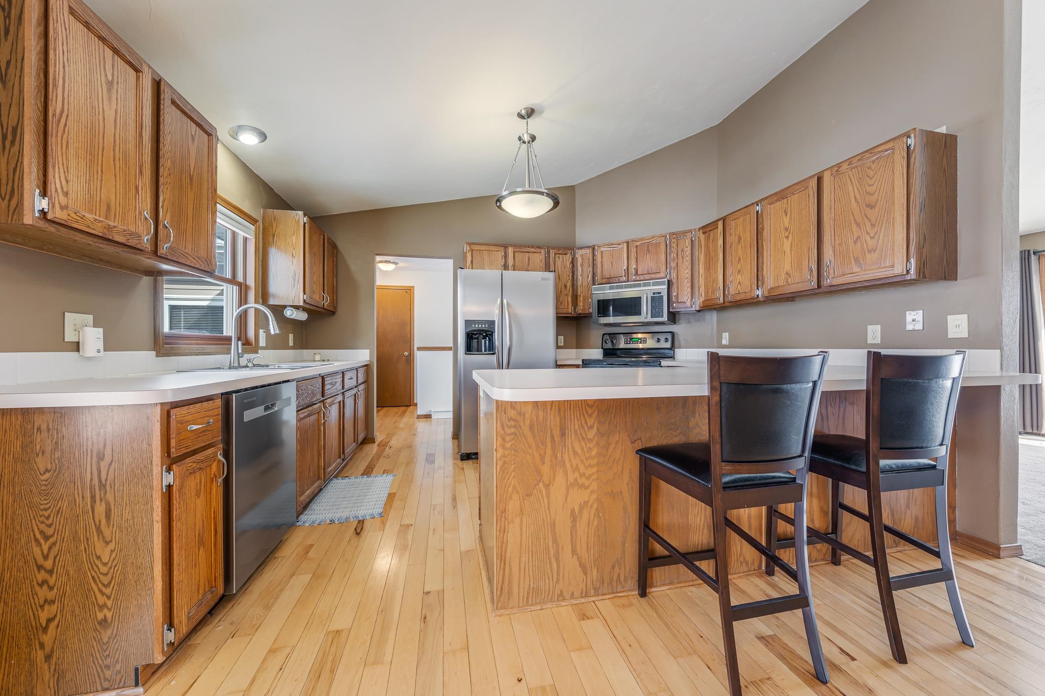 1253 Meadowview Drive Menasha, WI 54952 - Photo 6 of 35