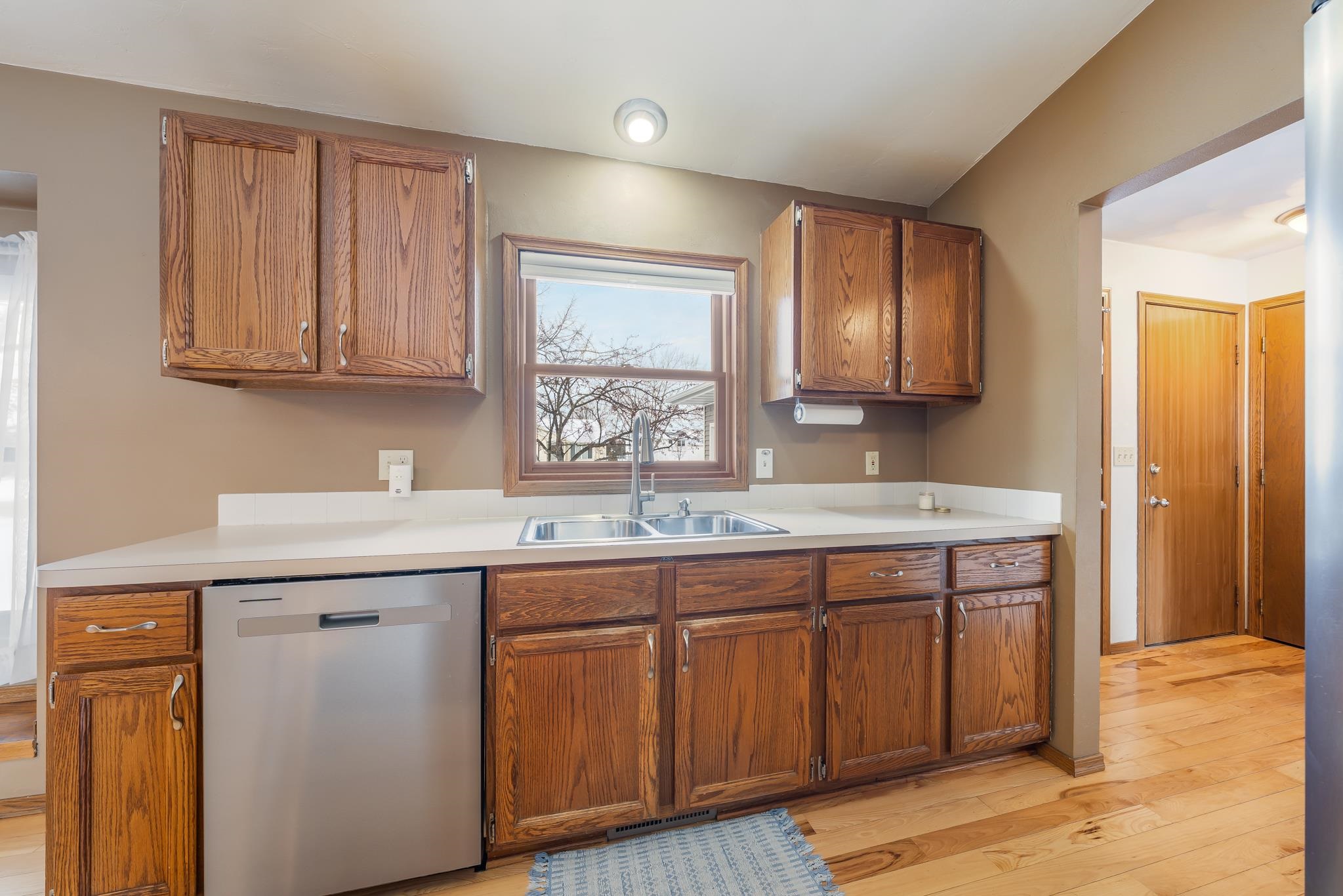 1253 Meadowview Drive Menasha, WI 54952 - Photo 7 of 35