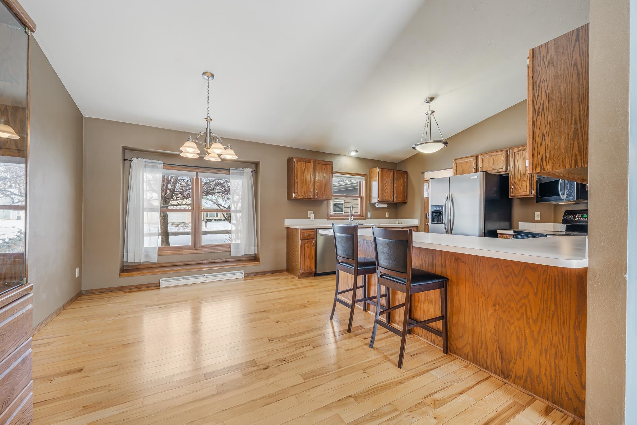 1253 Meadowview Drive Menasha, WI 54952 - Photo 8 of 35