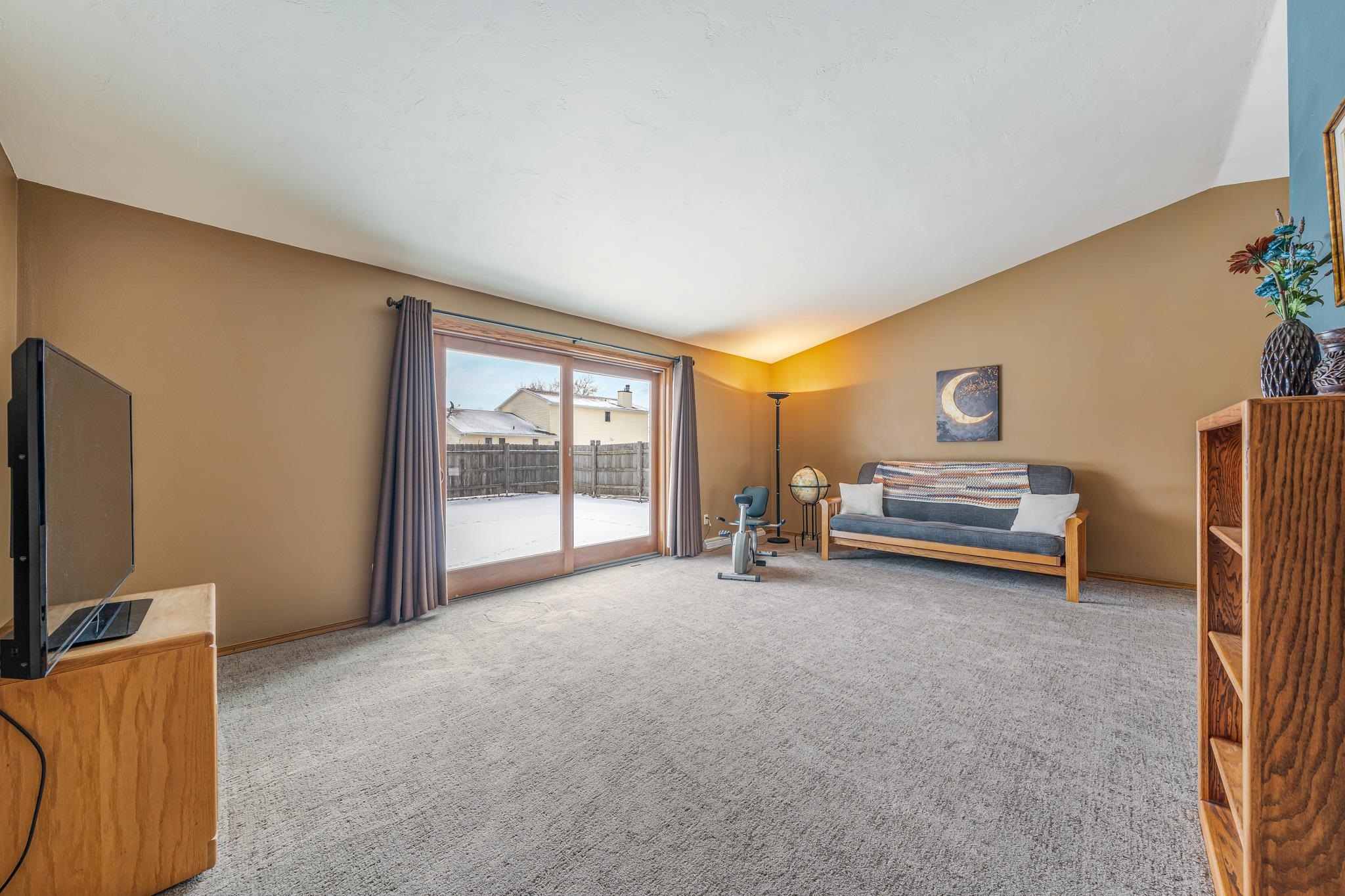 1253 Meadowview Drive Menasha, WI 54952 - Photo 10 of 35